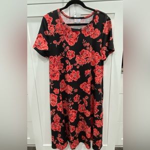 Large Jessie Scuba Fabric w/ pockets EUC Black/ Beautiful Orange Roses